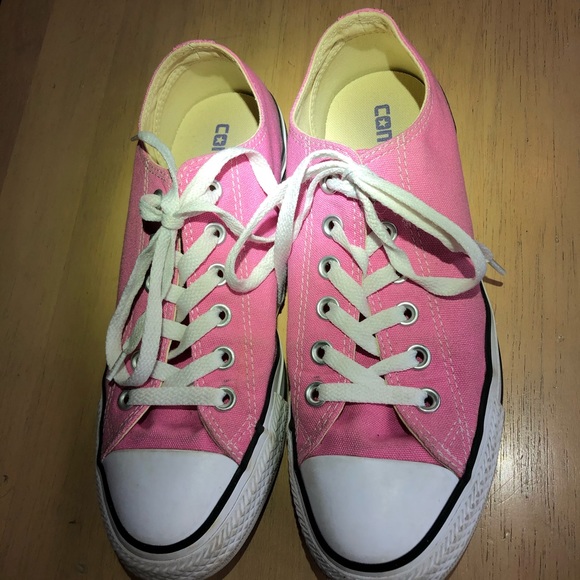 Converse women’s low top shoes size 8 - Picture 2 of 7